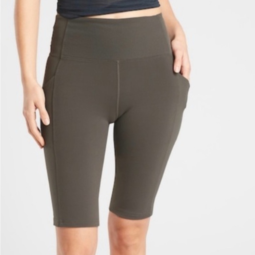 Athleta excursion hybrid shorts, XS